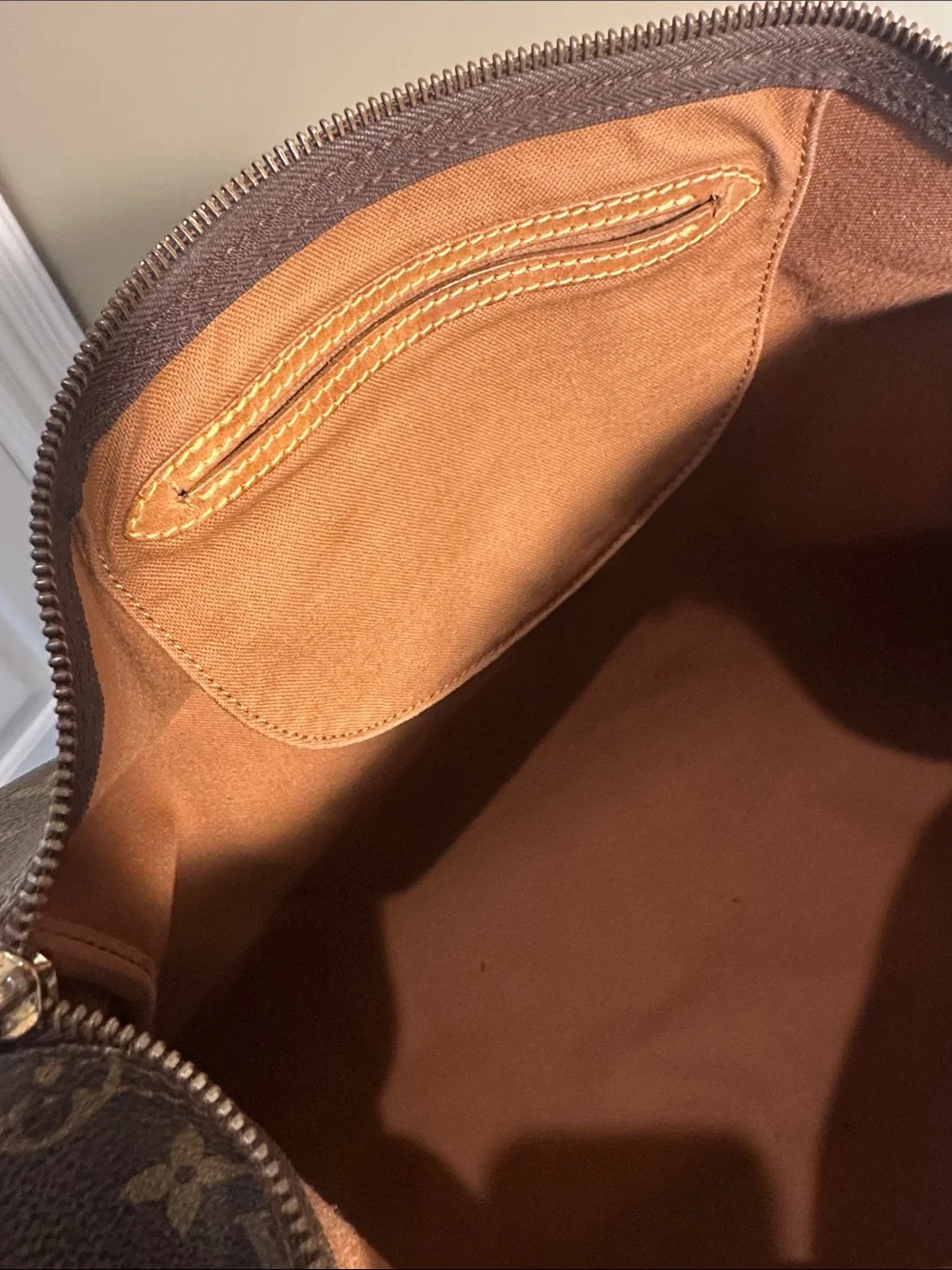 Authentic Louis Vuitton Monogram Speedy 30.